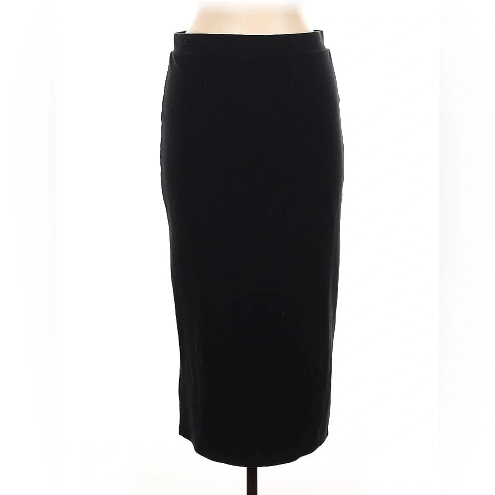 Elegant Black‎ Ribbed Skirt